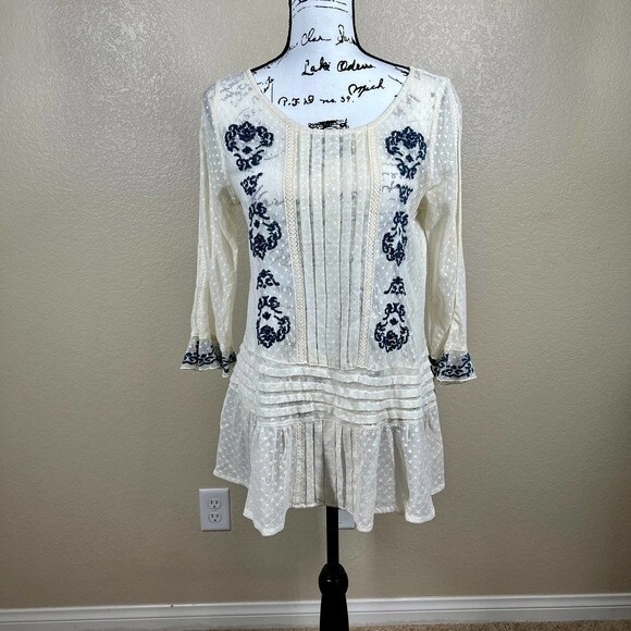 Free People cream top Jocelyn Boho Lace Embroidered Pleated Bell Sleeves size M - Picture 13 of 14
